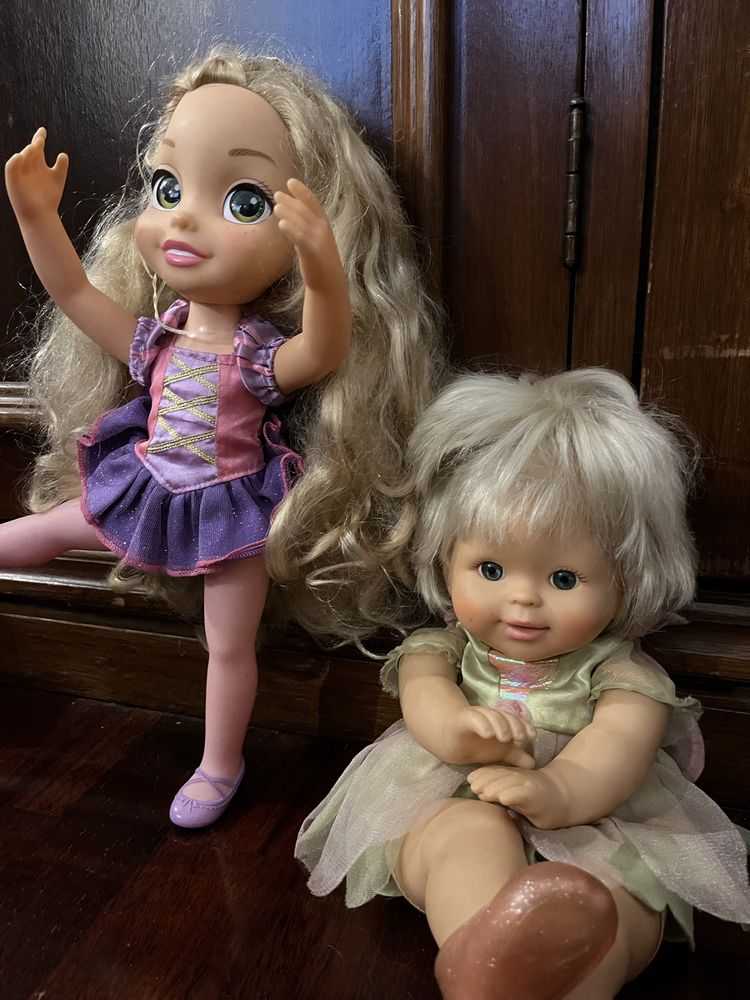 Boneca Rapunzel e boneca Tinker Bell