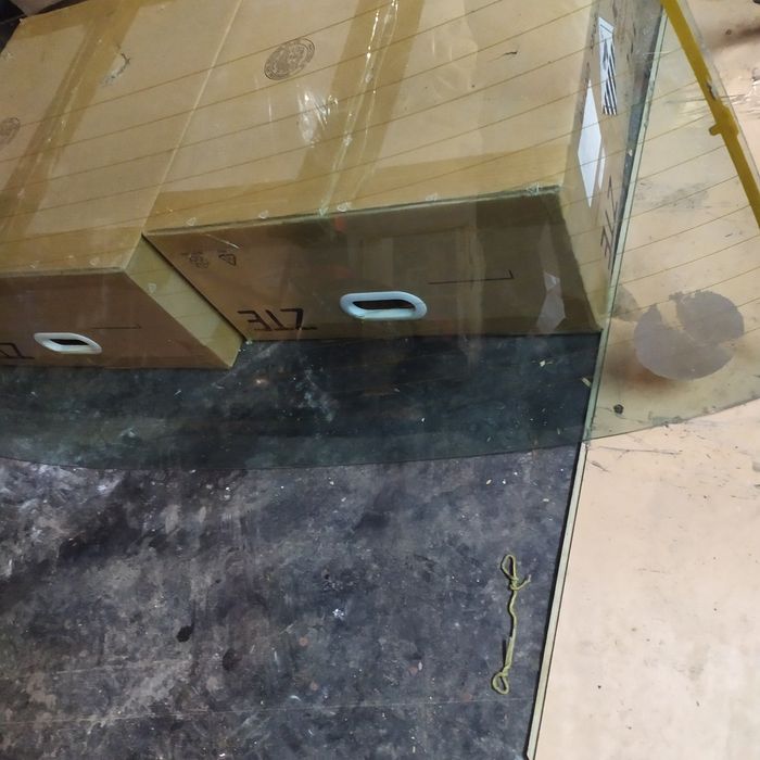 Скло BMW e30 купе 2 задні глухі передне ліве і заднє з підігрівом