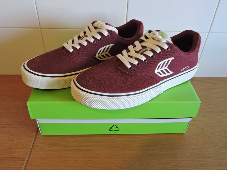 Tenis Cariuma Bordo