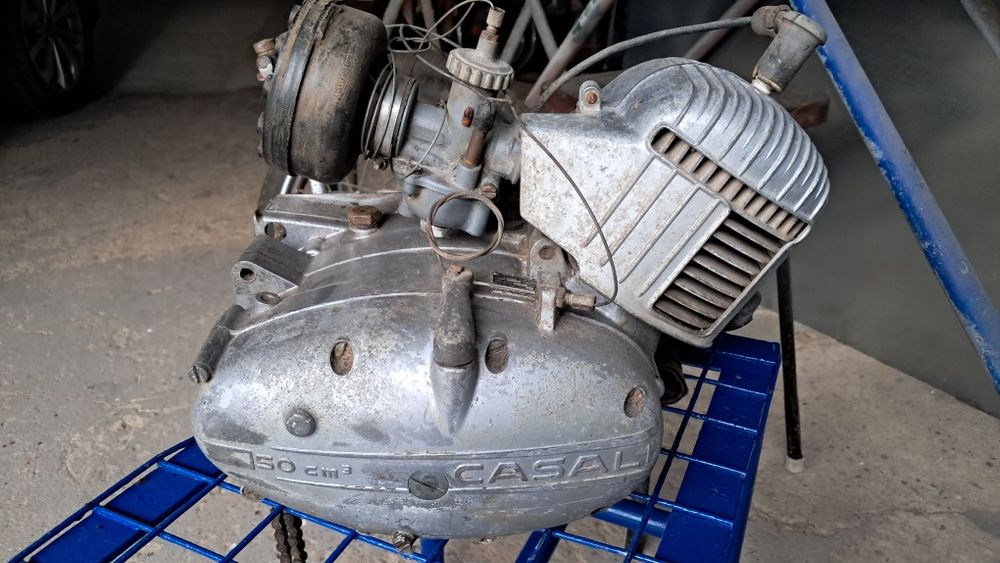Vende-se motor 50 cm3 marca Casal com 2 rodas