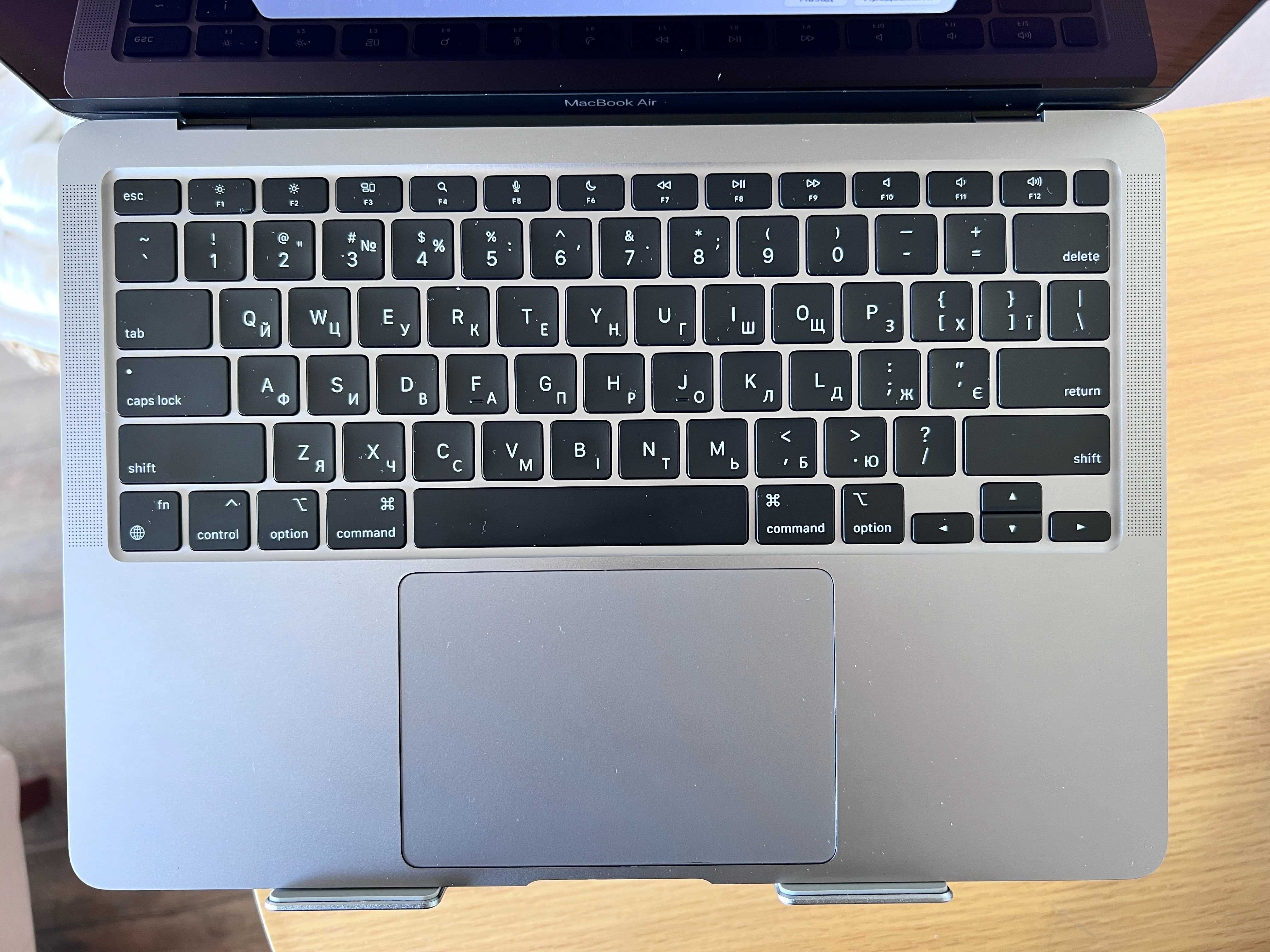 MacBook Air Retina M1, 2022 року, 8GB RAM / 256GB SSD