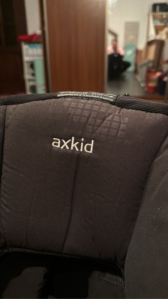 Dwa foteliki dzieciece AXKID 9-25kg