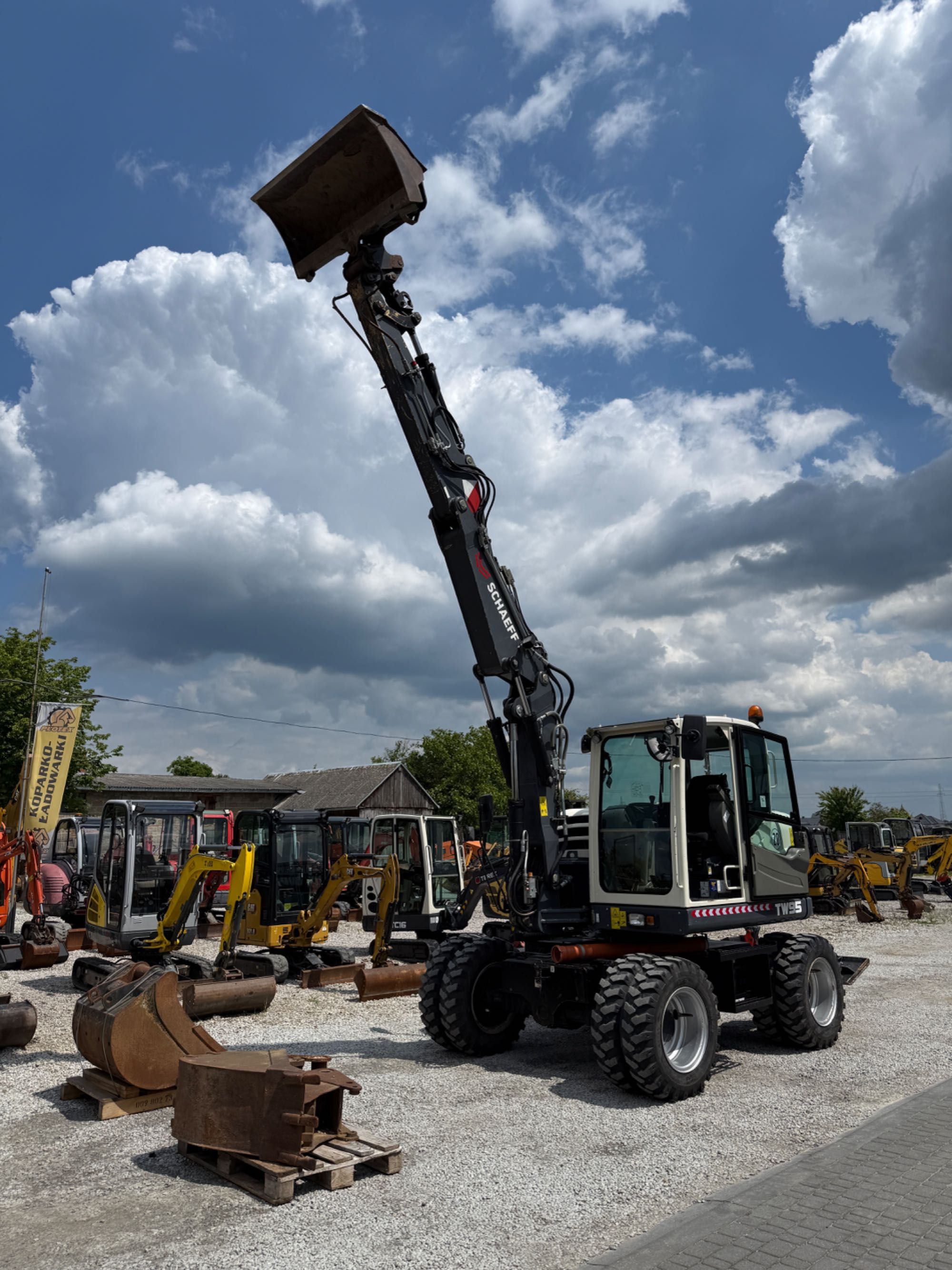 Koparka Kołowa SCHAEFF TW95 z 2017r 4 łyżki Yanmar B95 tylko 4700 MTG