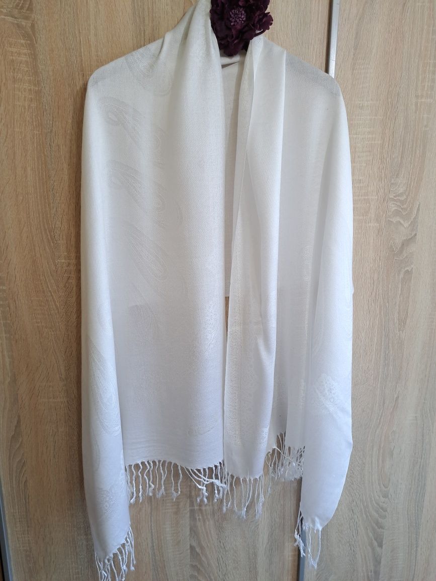 Pashmina duży biały szal frędzle