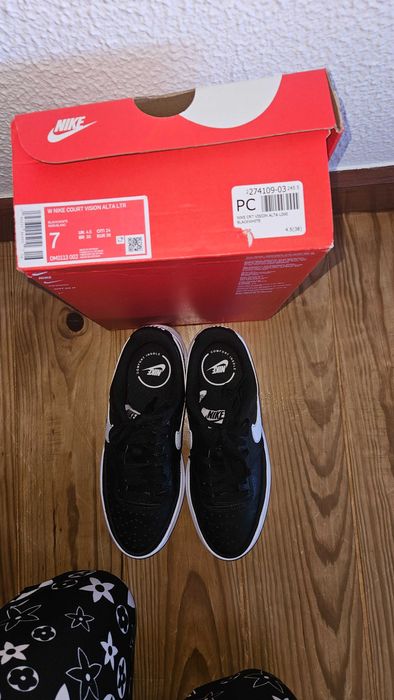 Sapatilhas Nike novas