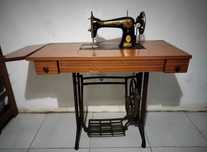 Máquina de costura Singer com móvel - ideal para restauro ou decoração