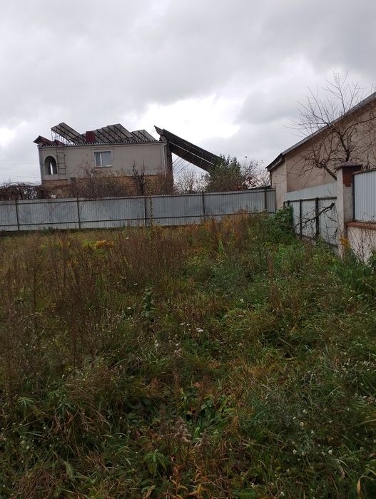 Продам ділянку з недобудованим будинком