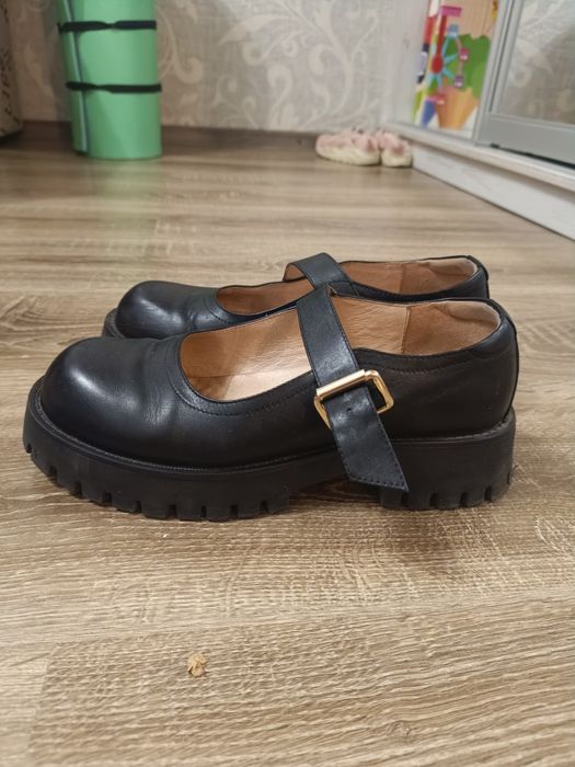 Лофери чорні шкіряні на тракторній підошві