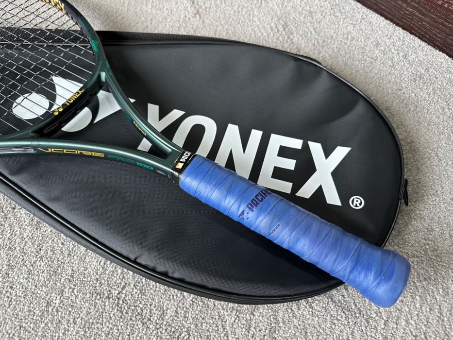 Raquete de Ténis Yonex Vcore Pro 100 com Bolsa/Capa