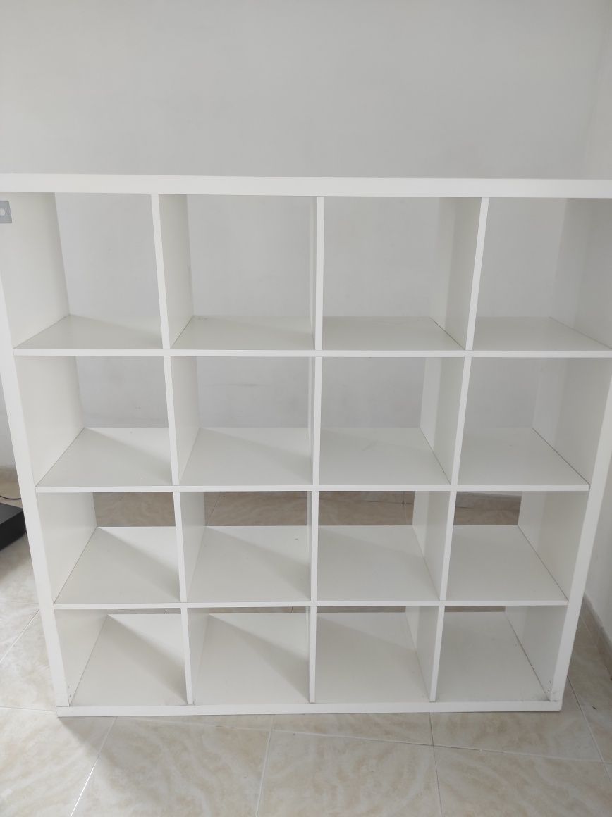 Móvel IKEA 16 cubos