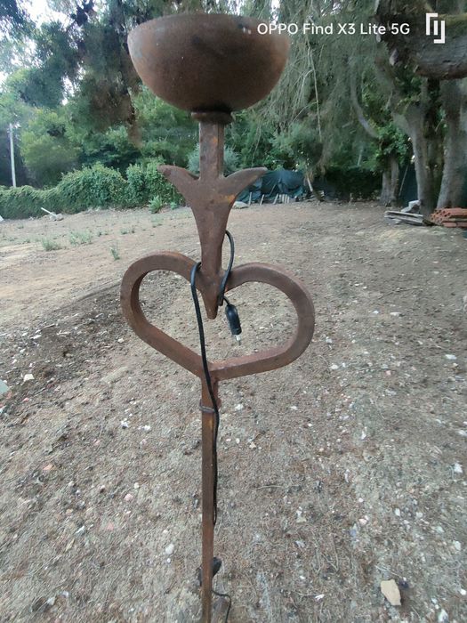 Candeeiro de pé antigo