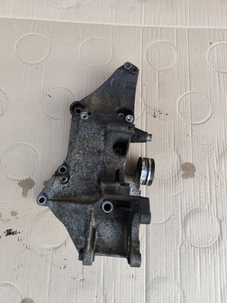 Podstawa alternatora, pompy wspomagania Renault laguna II 1.9 dci
