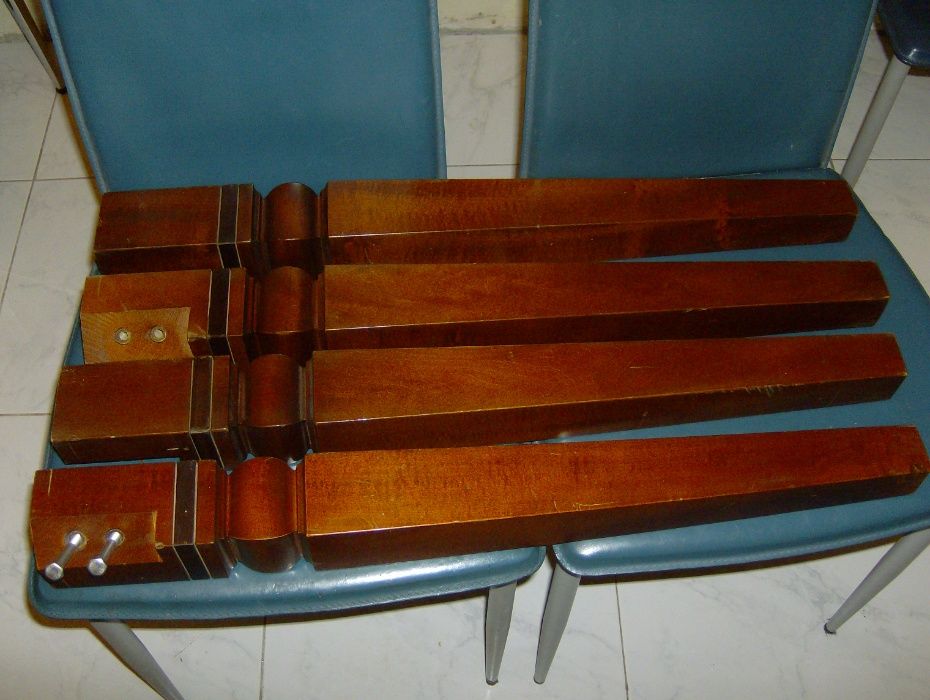 Mesa em madeira nobre, extensível - Novo preço