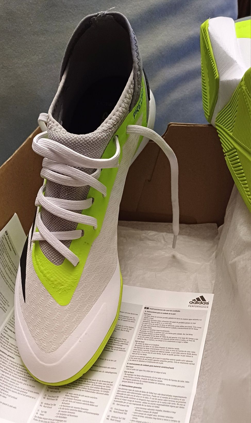 Sapatilhas novas Adidas Predator p/ Futsal