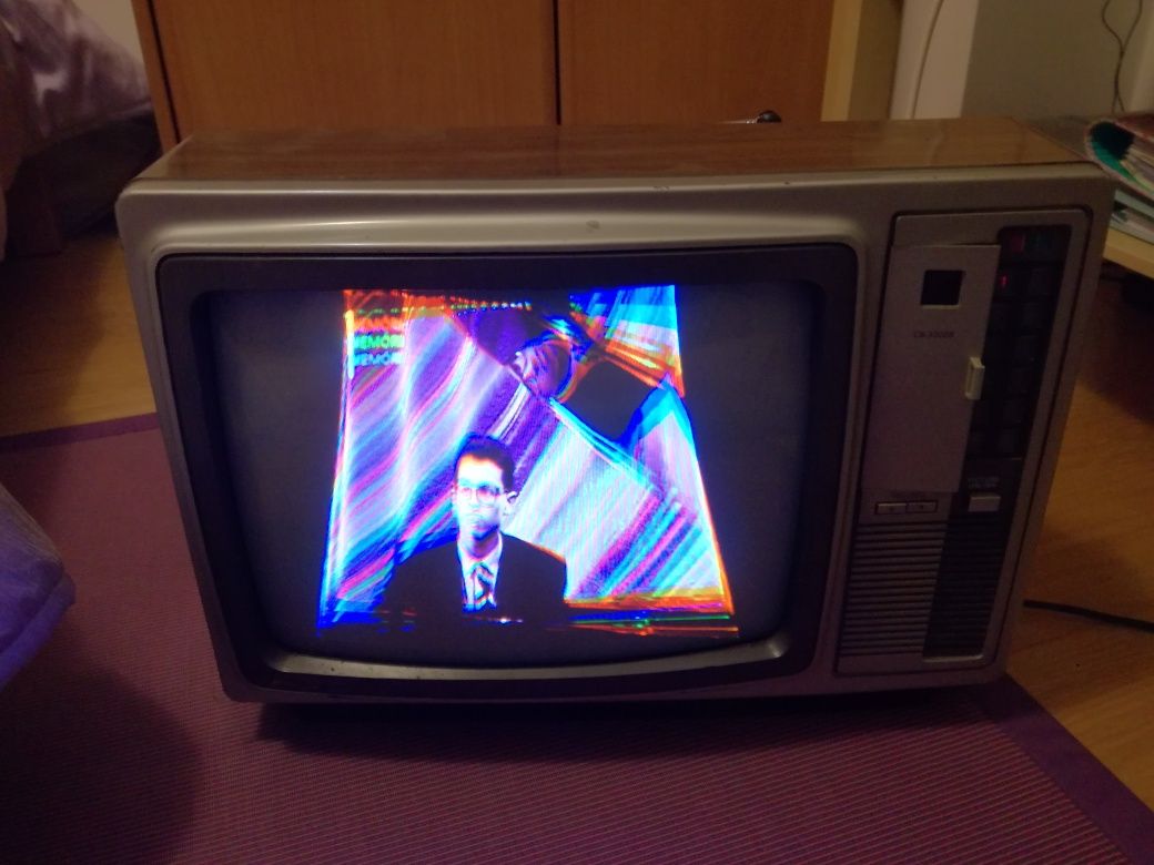 Vendo tv antiga a funcionar