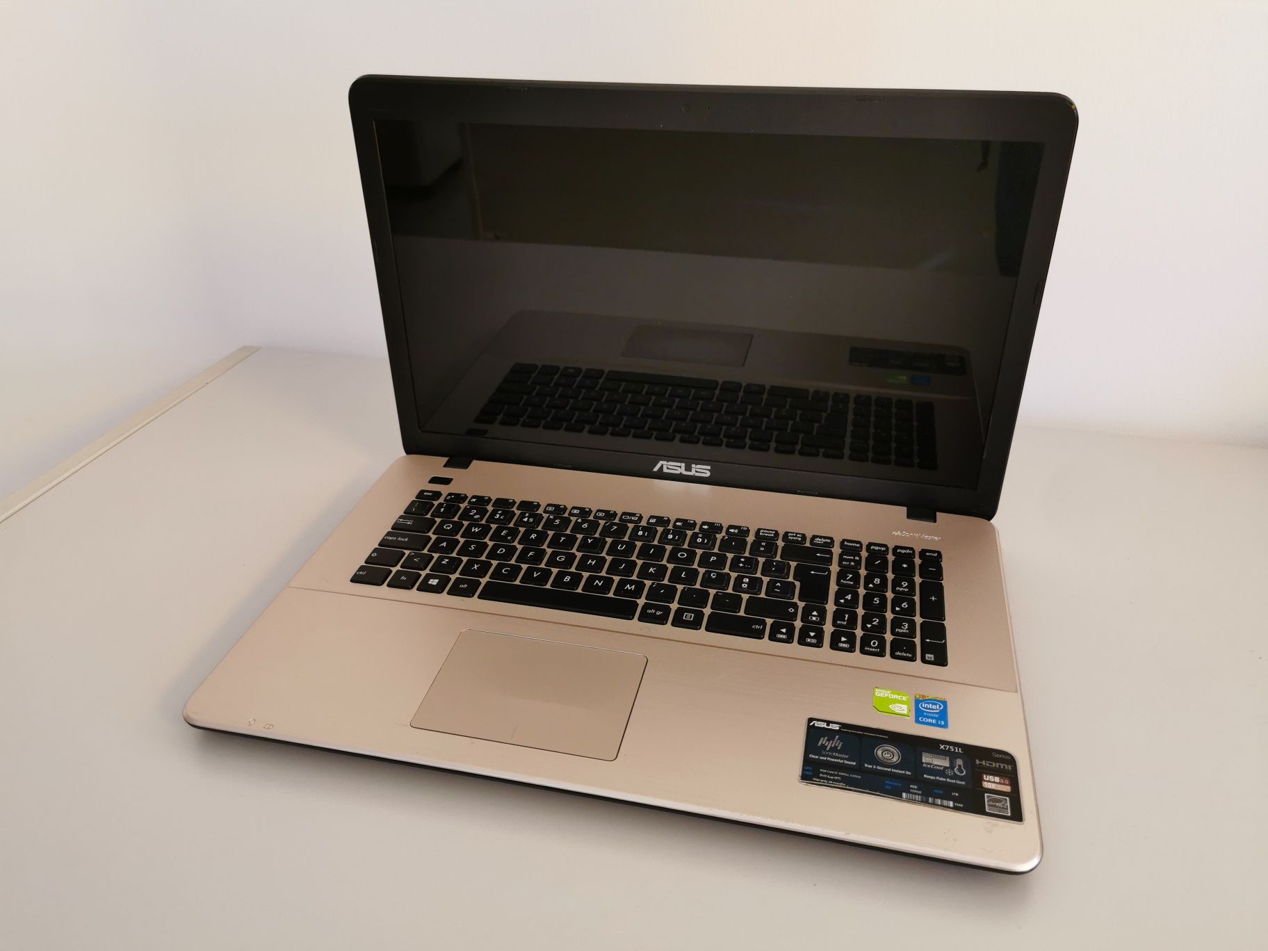 Asus i3 8Gb Ecrã 17