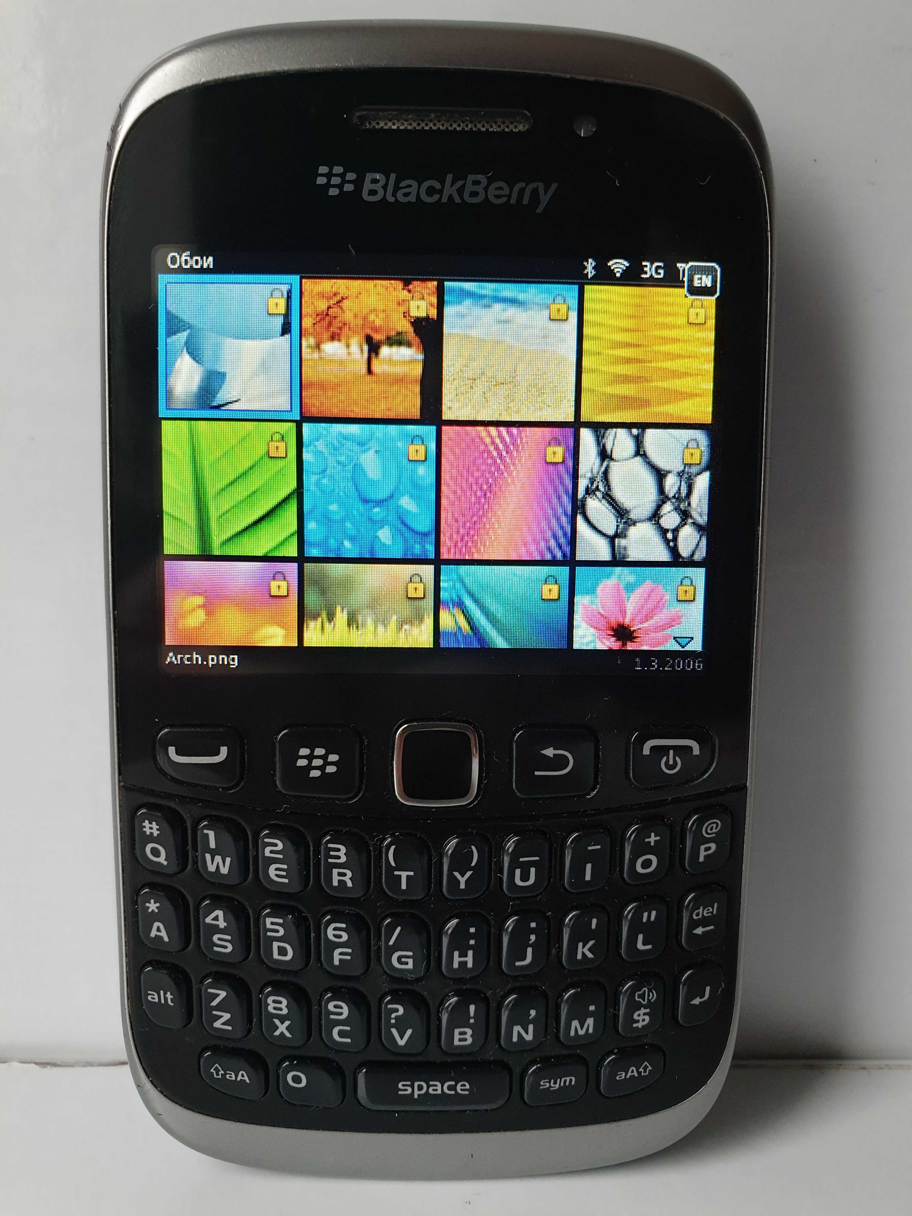 телефон Blacberry 9320