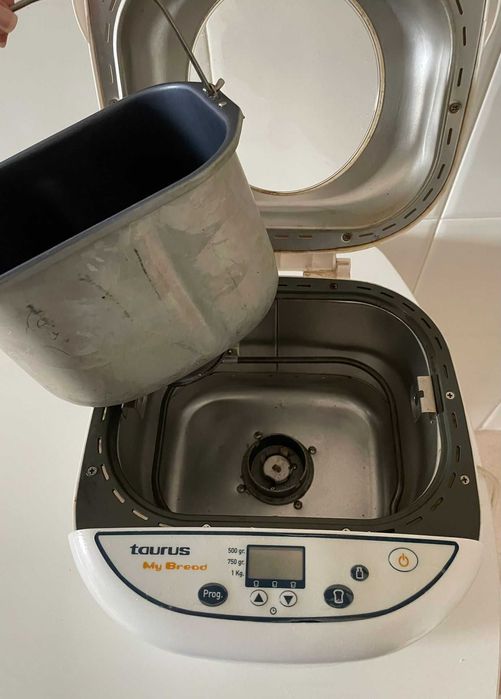 Máquina de fazer pão Taurus