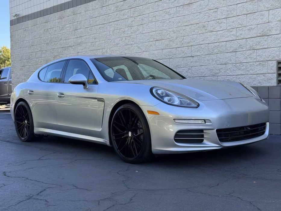 Porsche Panamera      2016