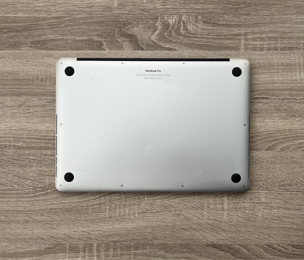 Macbook pro 15’ 2015 Retina i7 16gb ram 256 ssd