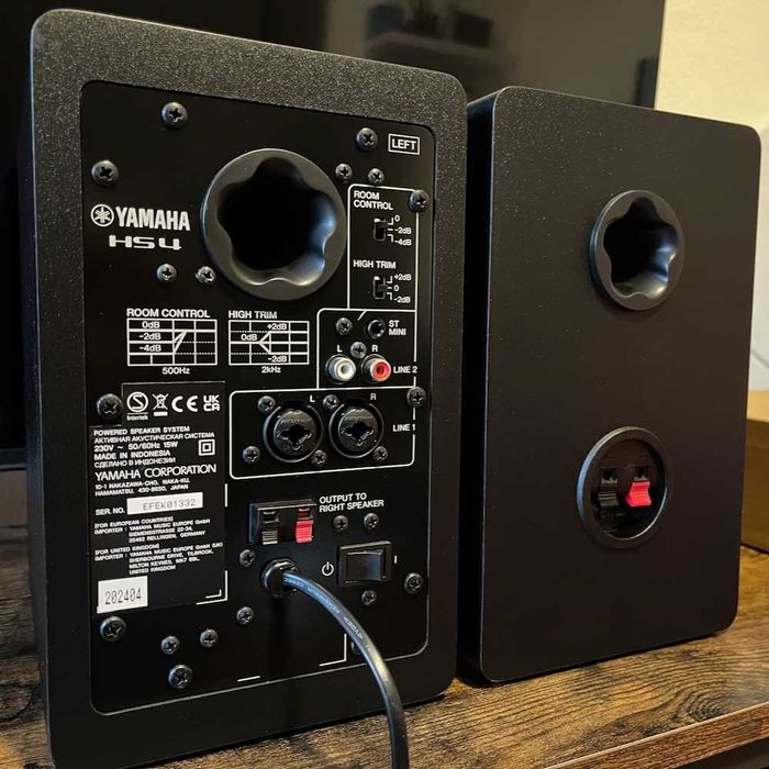 Equipamento: Interface Focusrite 8i6 e Monitors Yamaha HS4, como novo!