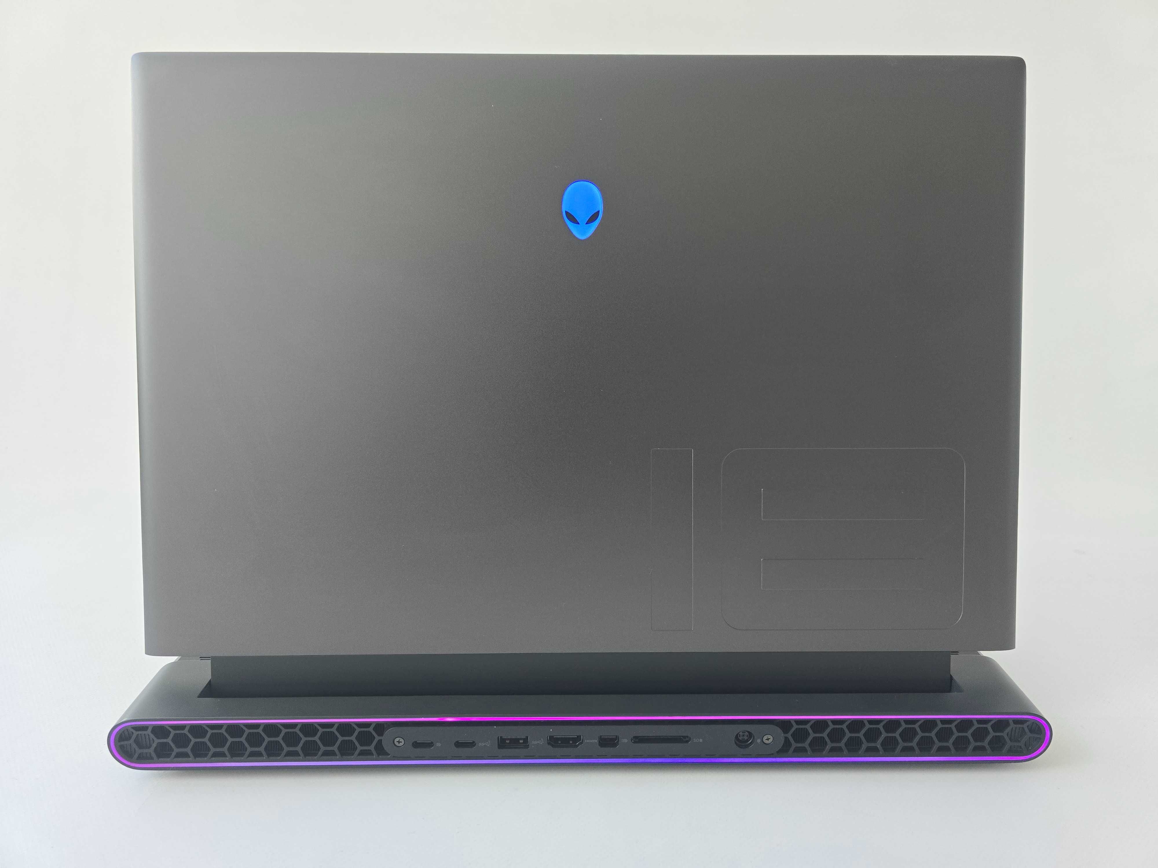 Alienware M18 R1 (2023) R9 7845HX/RTX 4070/RAM 16GB/SSD 1TB/IPS 480Hz