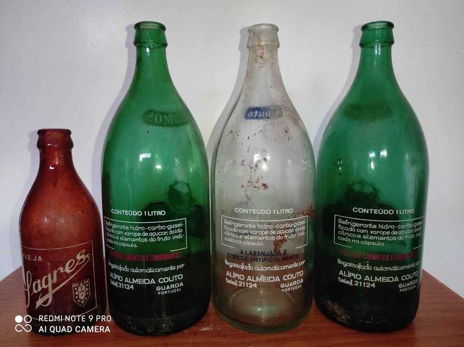 Conjunto de garrafas antigas