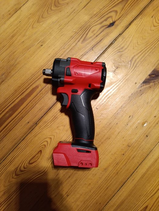 Klucz udarowy 1/2 na baterie Milwaukee M18 18V bezszczotkowy hex