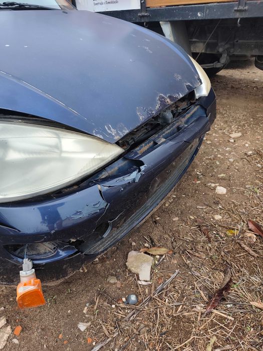 Ótimo carro após um pequeno acidente.