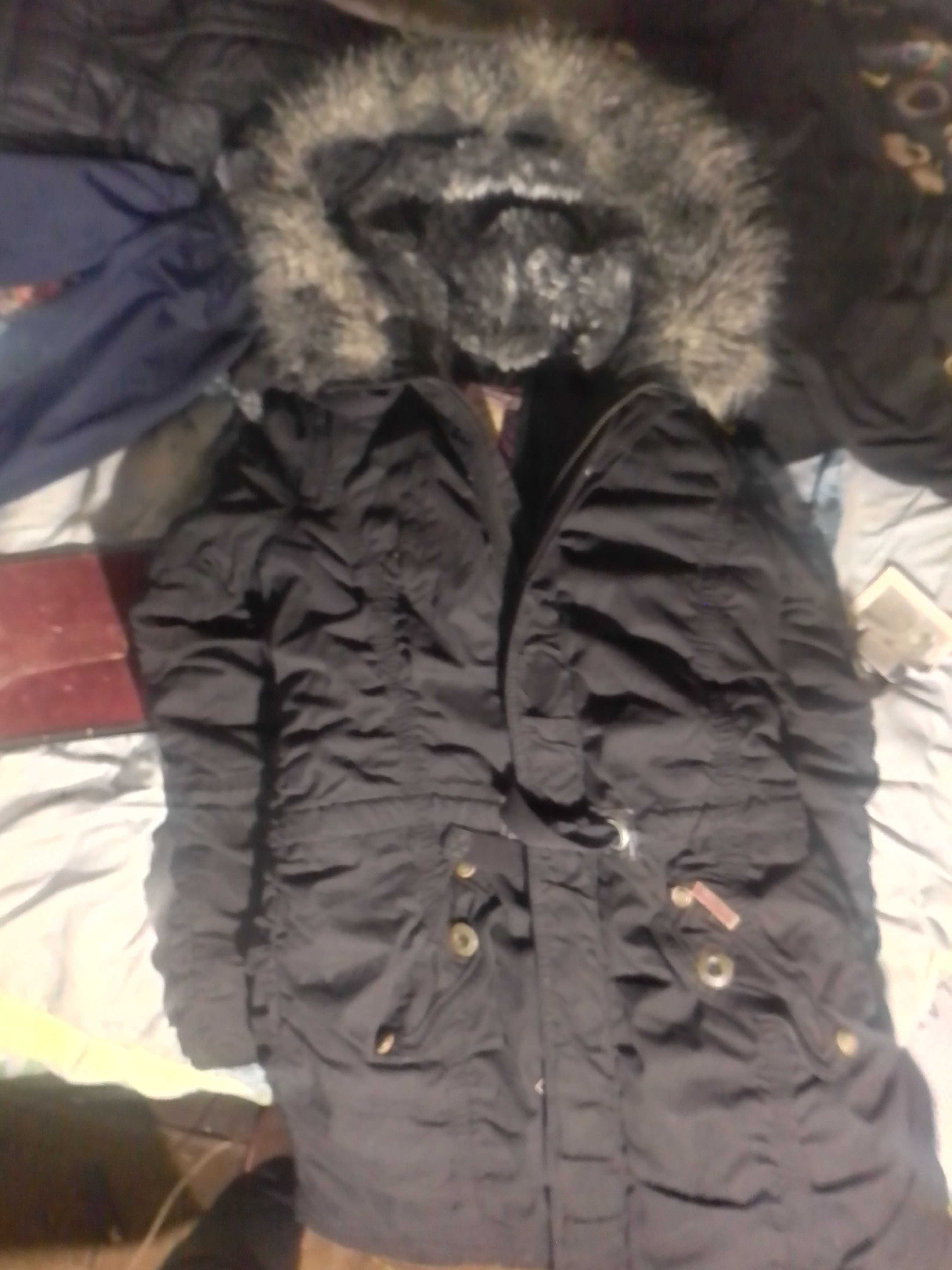 Продаю зимнee котоновое пальто khujo