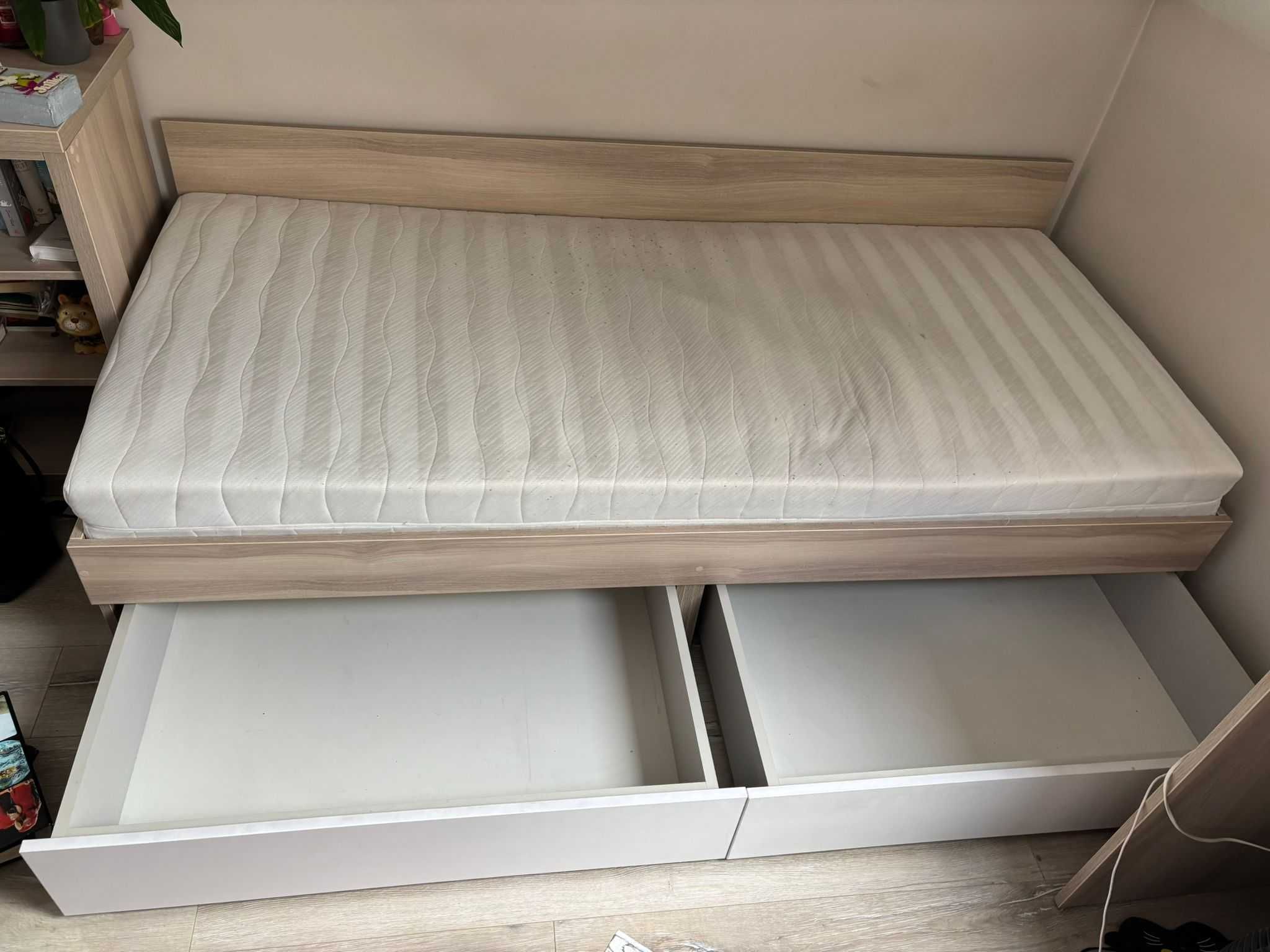 Łóżko z materacem 90/200