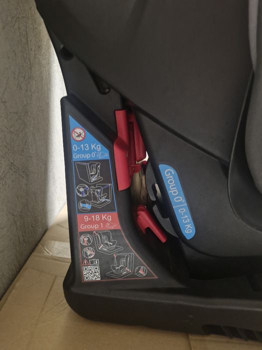 Автокрісло Чіко Chicco Cosmos від 0-13кг, 9-18кг в гарному стані
