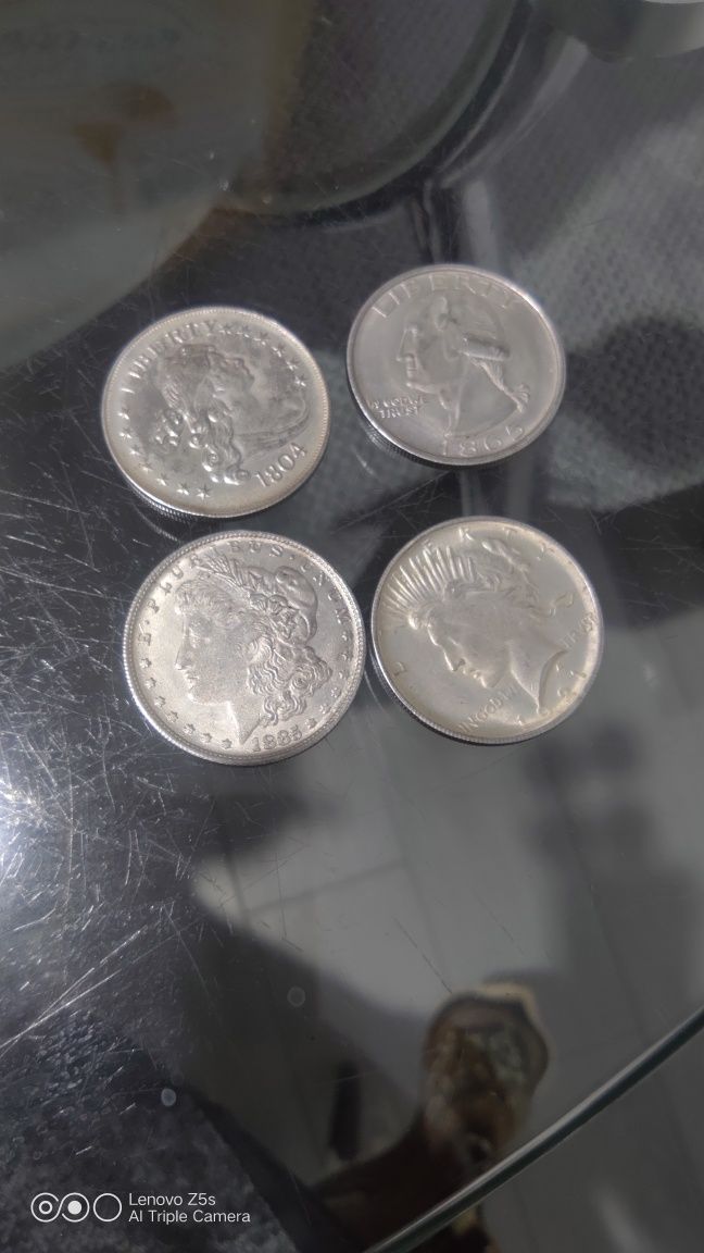 Монети 1 американський долар.