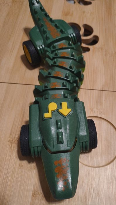 Wirujący krokodyl zabawka na baterie