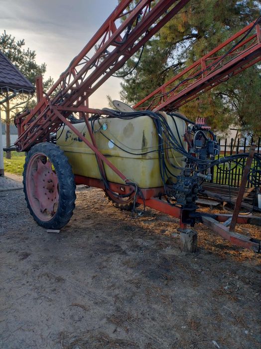 Opryskiwacz ciągany  RAU