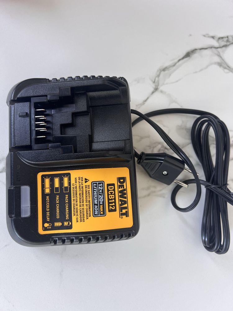 Зарядное Dewalt DCB112 220V 2A