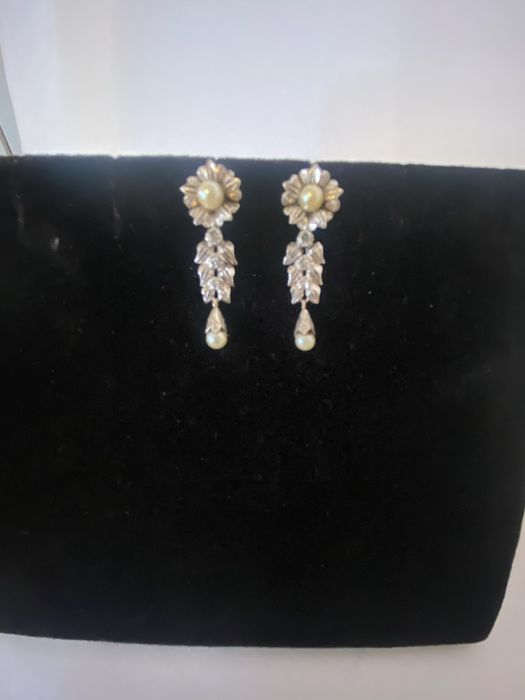 Par de brincos em ouro e prata