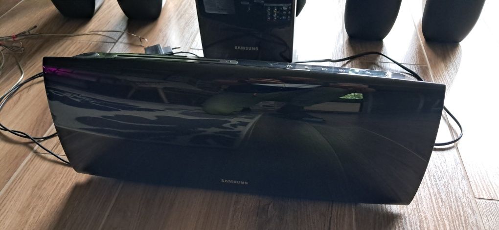 Kino Domowe Samsung HT-XA 100 Komplet - pilot - okablowanie