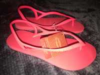 Chinelos havaianas