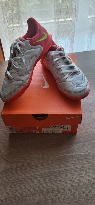 Сороконіжки  Найк для  футболістів