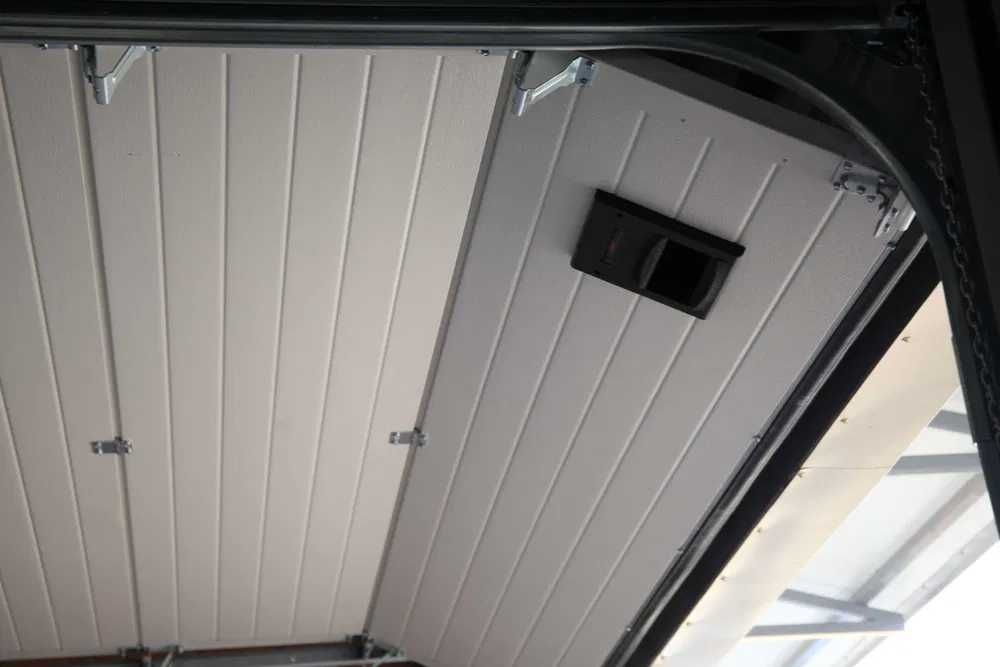 Автоматичні ролетні та секційні гаражні ворота від "NAPA.Lviv"