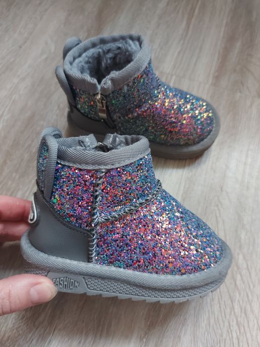 Зимові модні яскраві уггі!! Розмір 22, устілка 13-13,5 см..