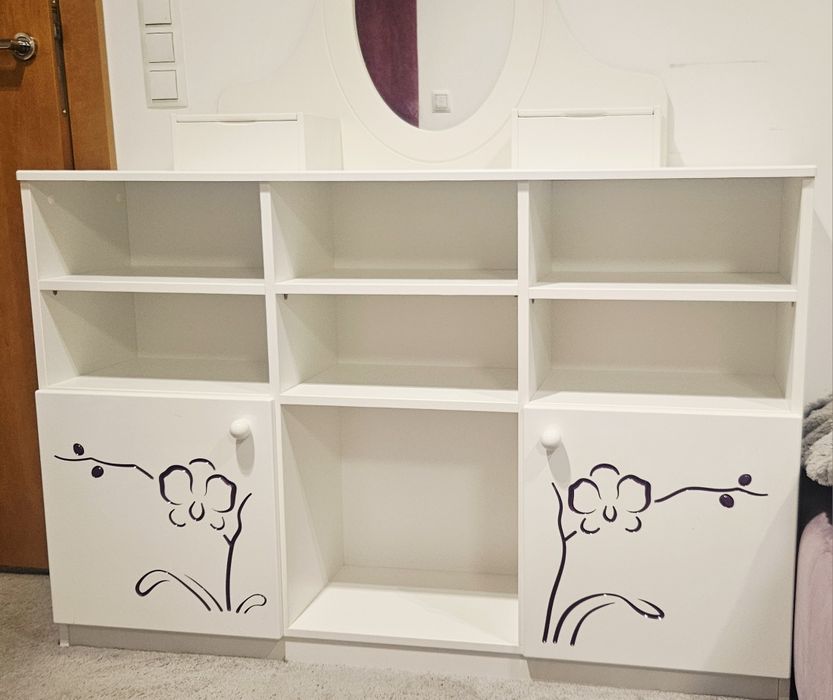 Piękna komoda biała (Meblik)