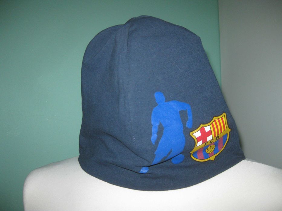 H&M czapka wiosna jesień  FCB rozmiar  104-110 cm 3-5 lat