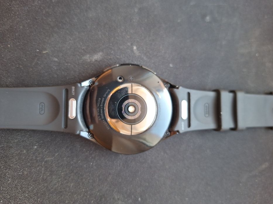 Продам смарт часы Samsung Galaxy Watch6 Classic 47mm в новом состоянии