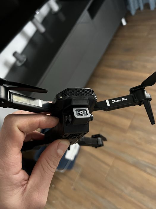 Дрон, коптер з камерою. Квадроклптер