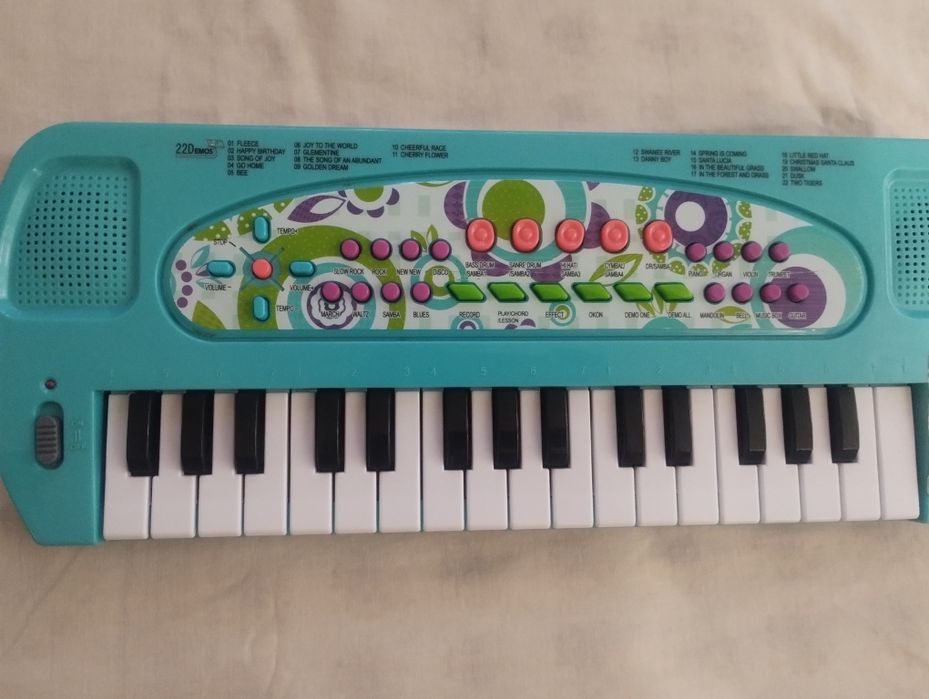 Продам новий проектор і піаніно