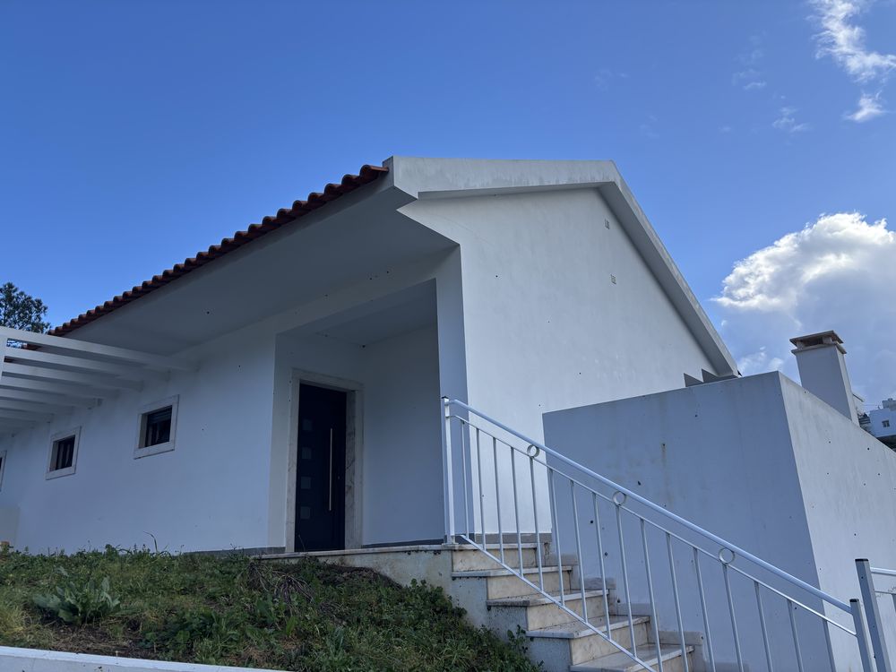 Vivenda com 3 quartos, sala, cozinha, arrecadacao, 3 casas de banho