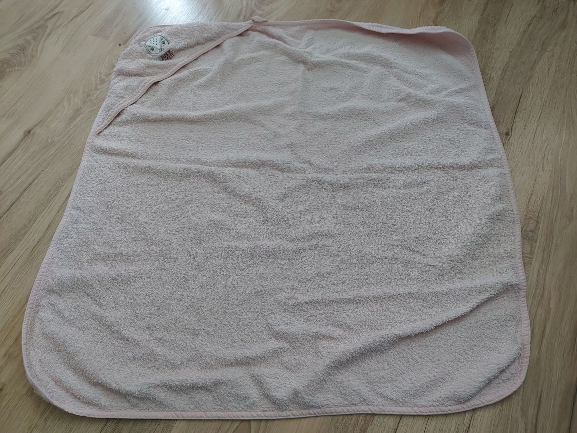 Ręcznik niemowlęcy z kapturkiem różowy rozmiar 70x70 cm