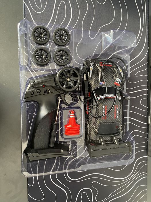 Радиоуправляемая дрифт-машинка Nissan GT-R 1:24, 2.4G